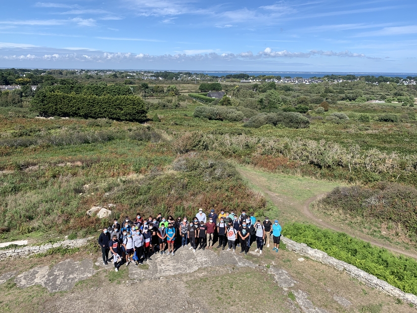 Les futurs marins font équipe pour une course d'orientation
