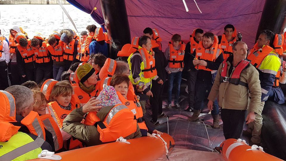 Exercice de sauvetage grandeur nature pour des élèves du lycée maritime